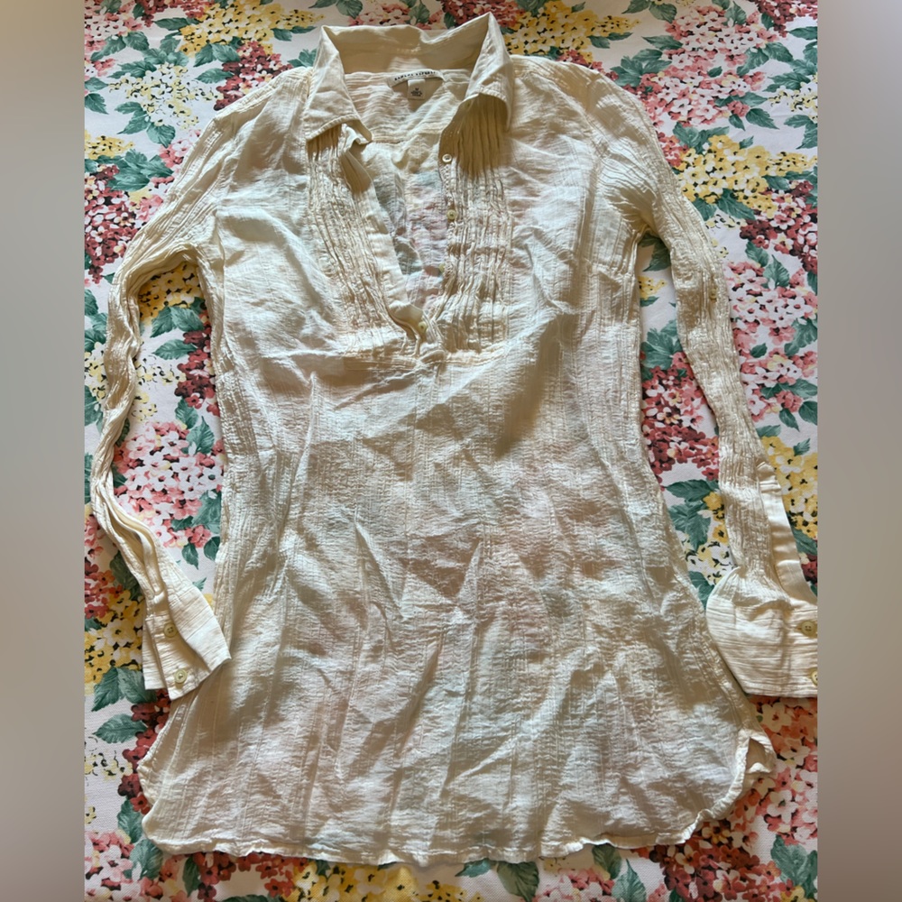 Banana Republic Cream lightweight top with thin ruffle accents